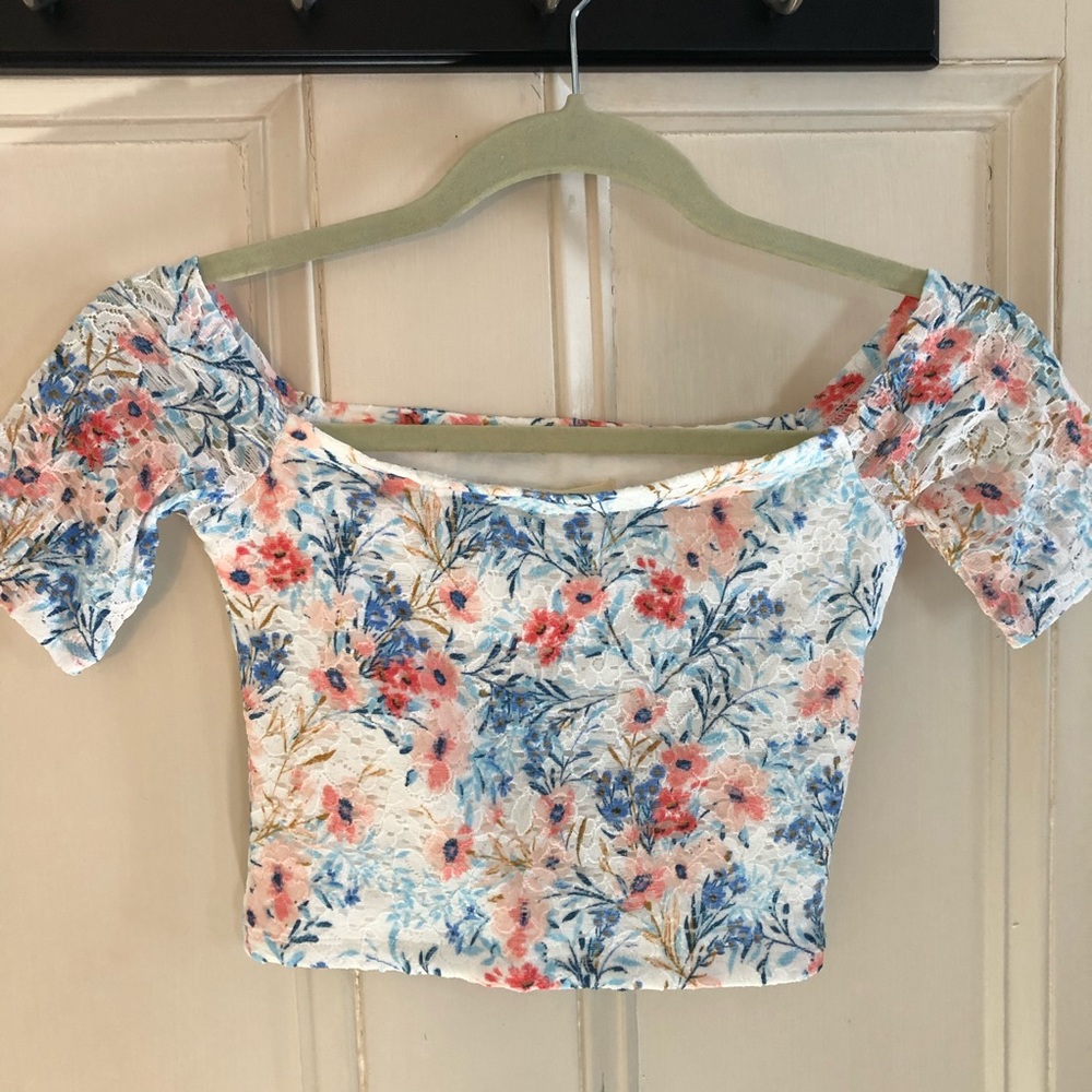 Hollister Crop Top Floral Print NEW Size XS